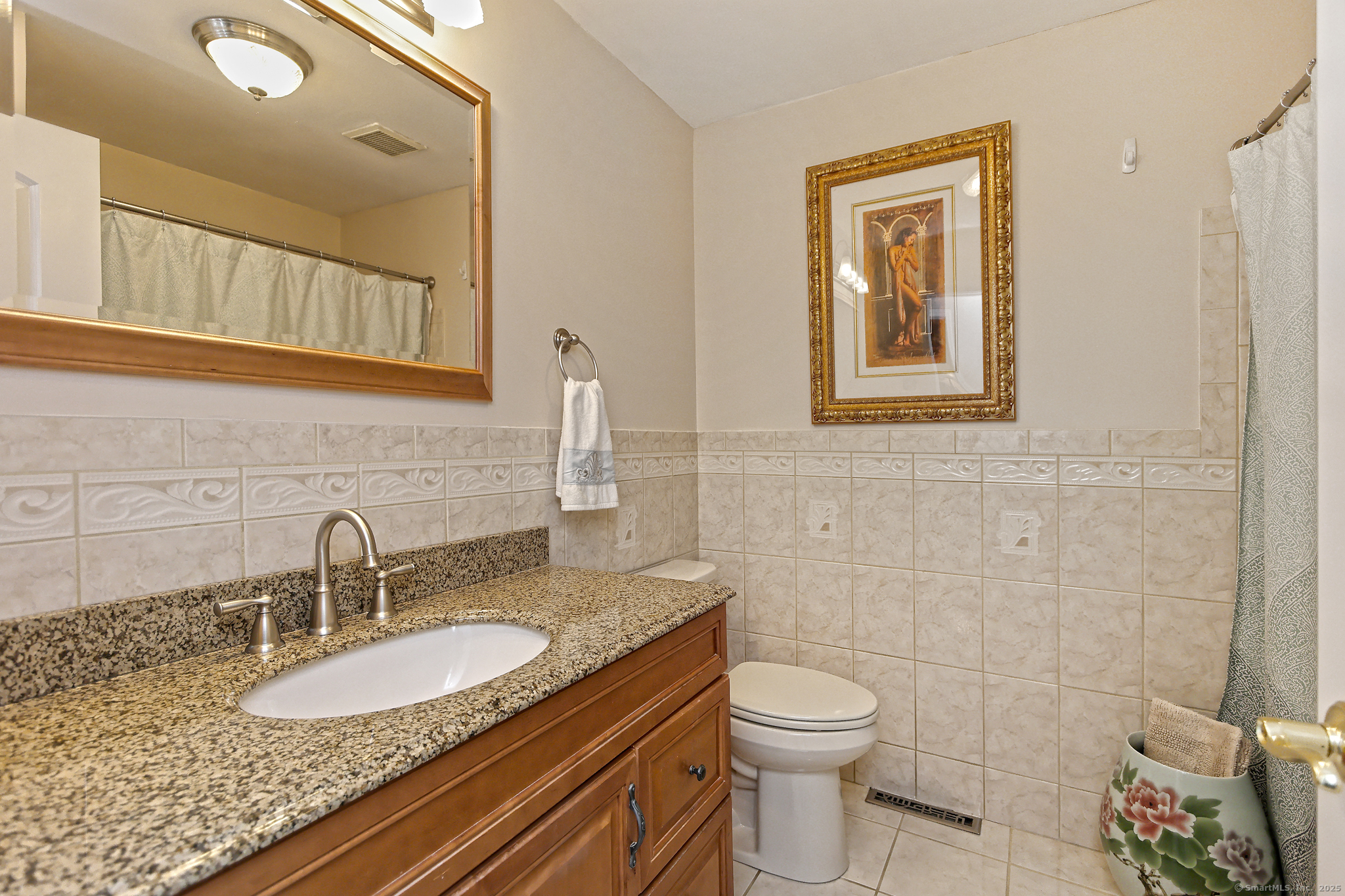 Milford, Connecticut, 06460, United States, 3 Bedrooms Bedrooms, ,3 BathroomsBathrooms,Residential,For Sale,1933259
