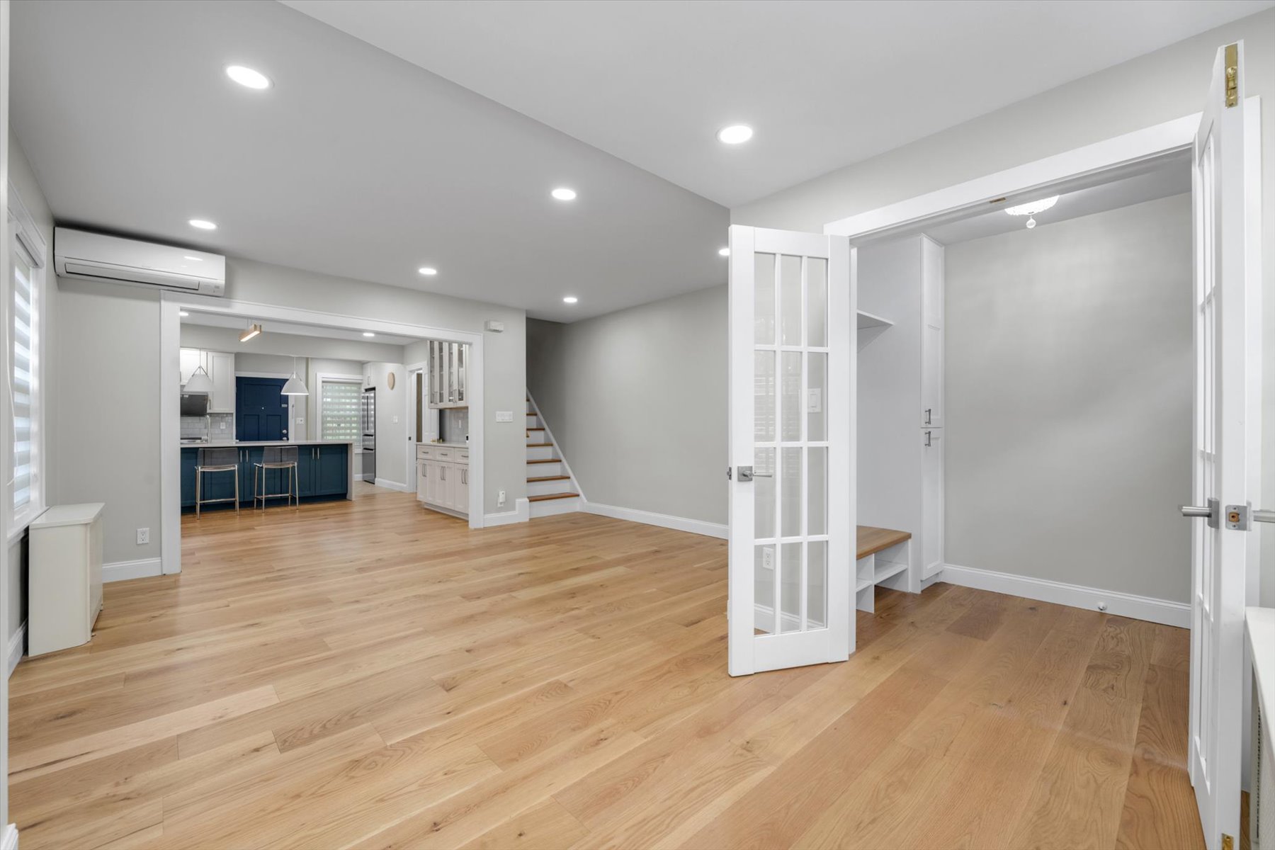  ?REMARKABLY RENOVATED SEMI DETACHED HOME IN FOREST HILLS HILLS? - 物件實景