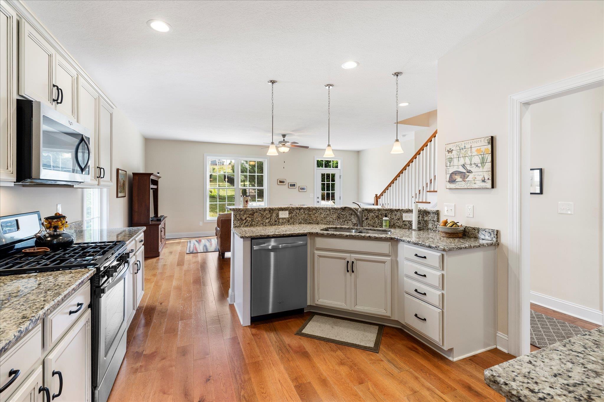 Blacksburg, Virginia, 24060, United States, 4 Bedrooms Bedrooms, ,3 BathroomsBathrooms,Residential,For Sale,1951169