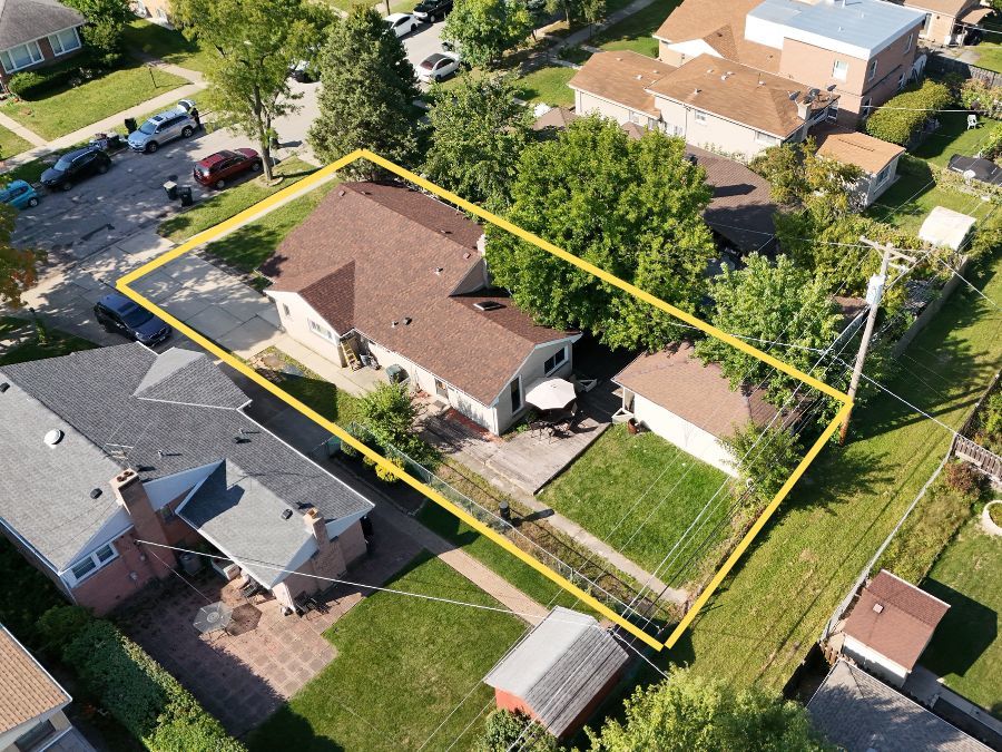 Lincolnwood, Illinois, 60712, United States, 3 Bedrooms Bedrooms, ,2 BathroomsBathrooms,Residential,For Sale,1951315