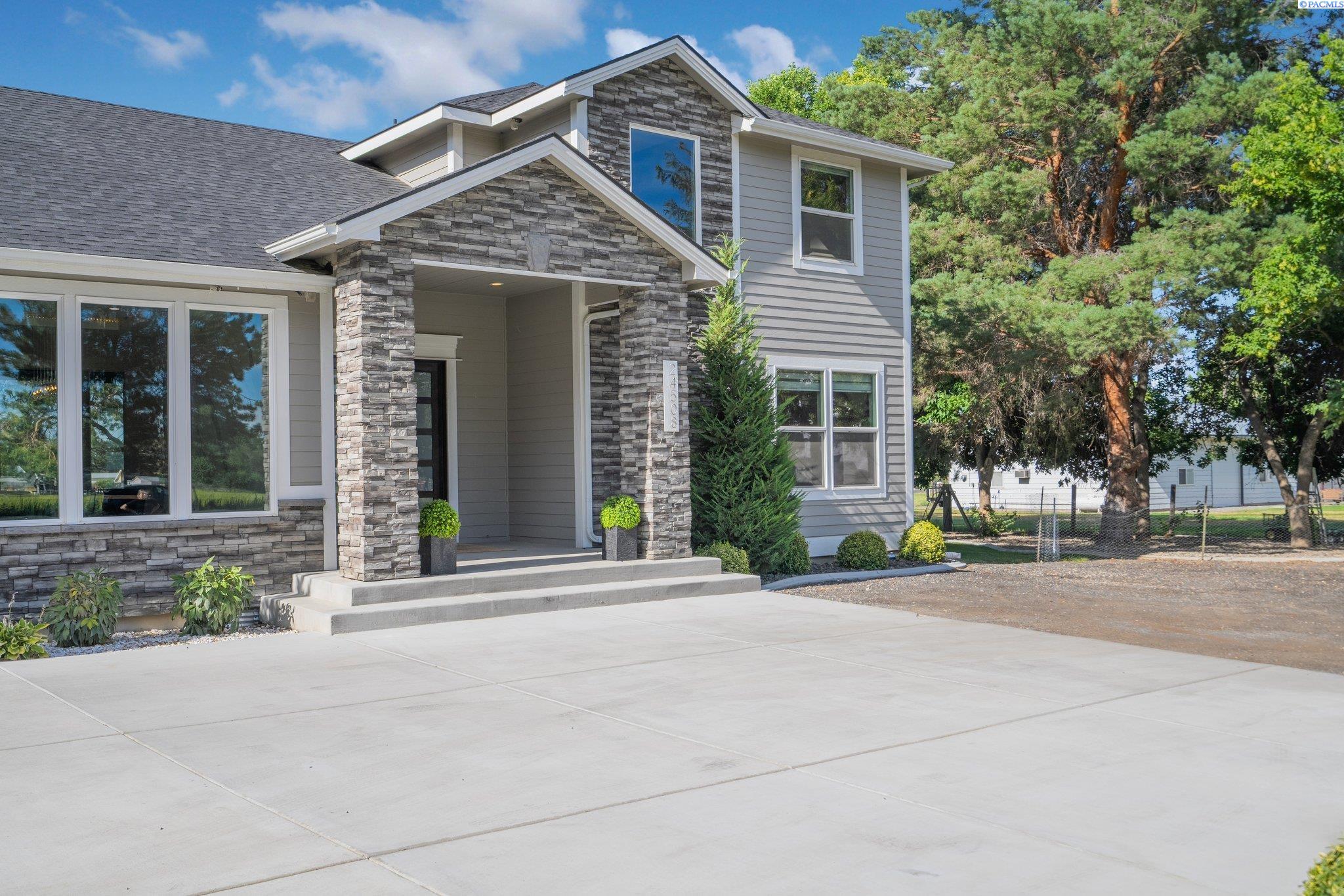 Kennewick, Washington, 99337, United States, 6 Bedrooms Bedrooms, ,4 BathroomsBathrooms,Residential,For Sale,1767844