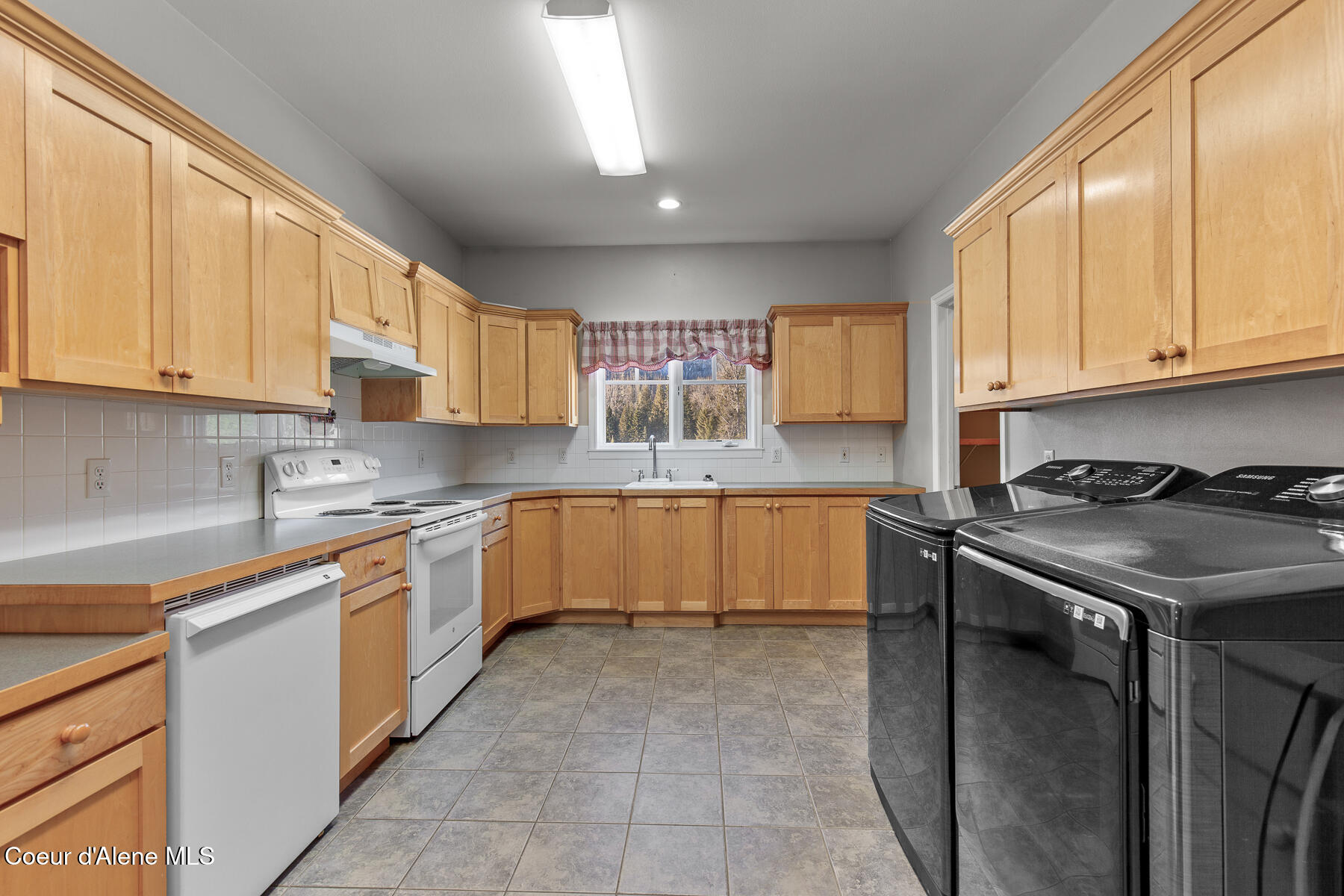 Wallace, Idaho, 83873, United States, 3 Bedrooms Bedrooms, ,3 BathroomsBathrooms,Residential,For Sale,2040255