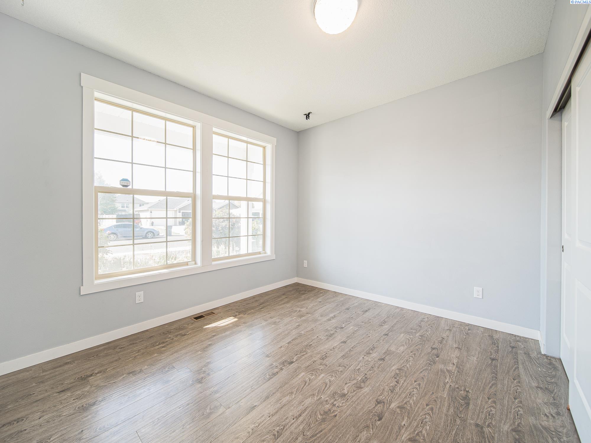 Pasco, Washington, 99301, United States, 4 Bedrooms Bedrooms, ,3 BathroomsBathrooms,Residential,For Sale,1933417