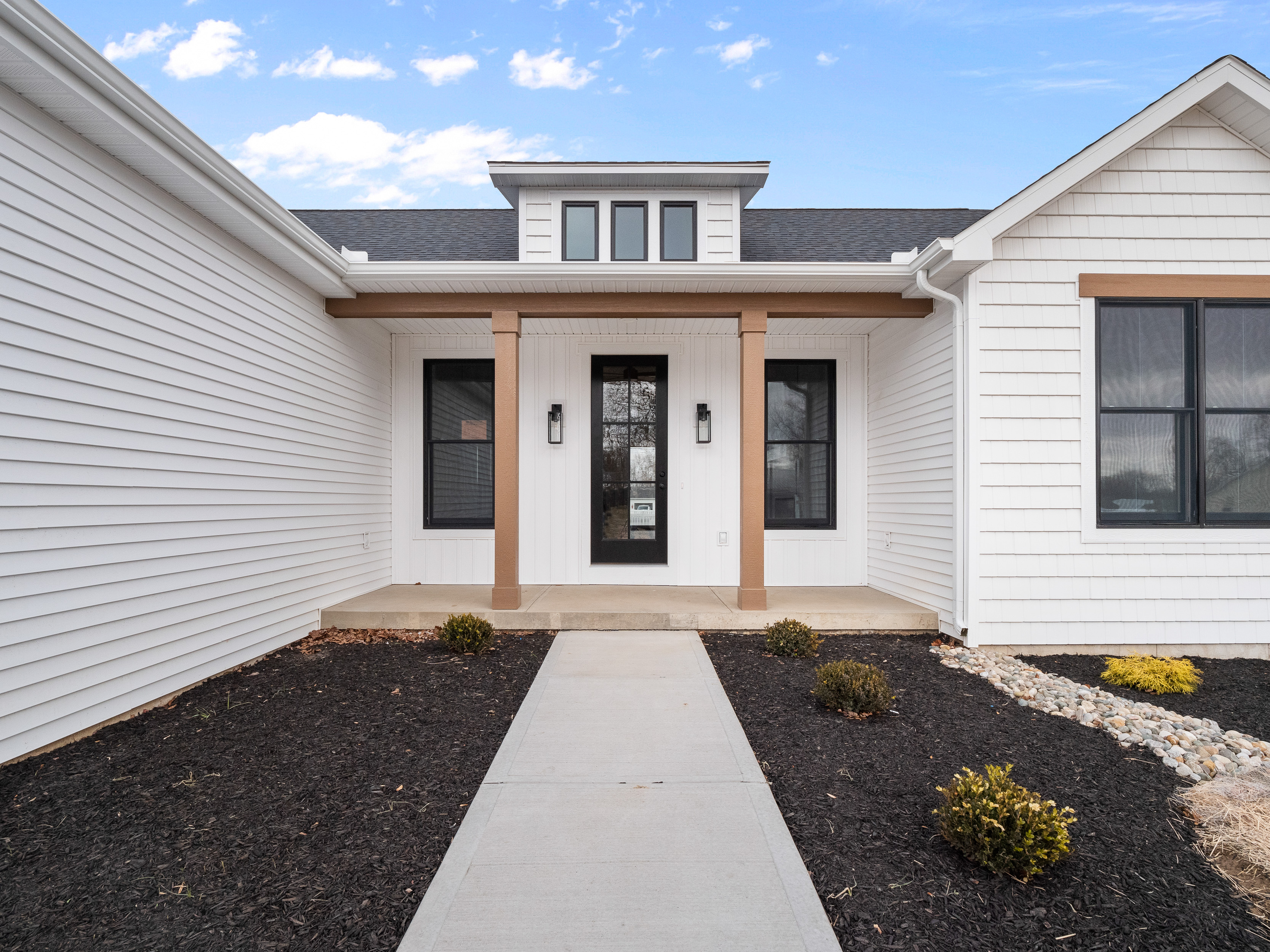  Modern Farmhouse w/ High-End Finishes - 物件實景