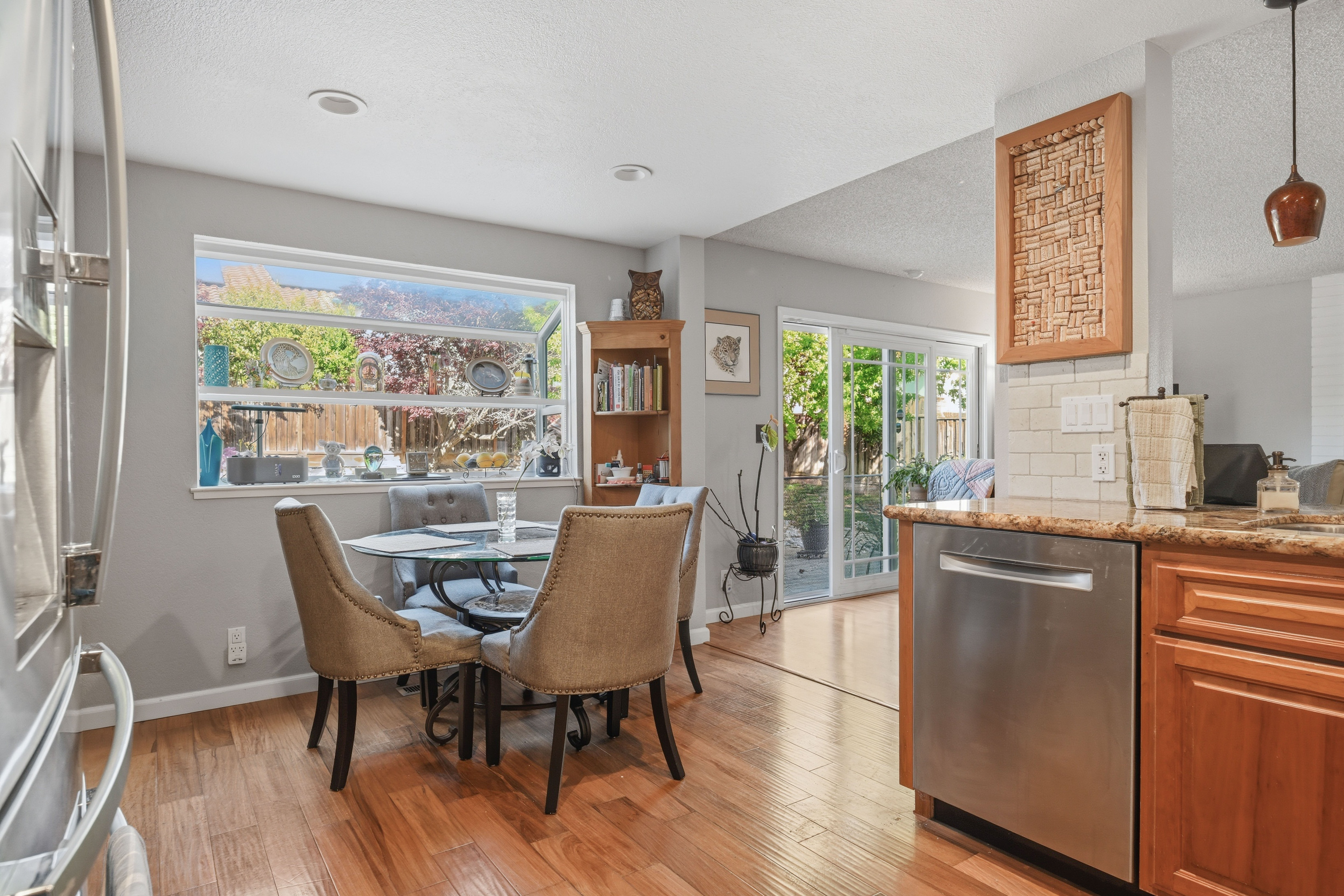  Stunningly Upgraded Home with Modern Amenities and Charm - 物件實景
