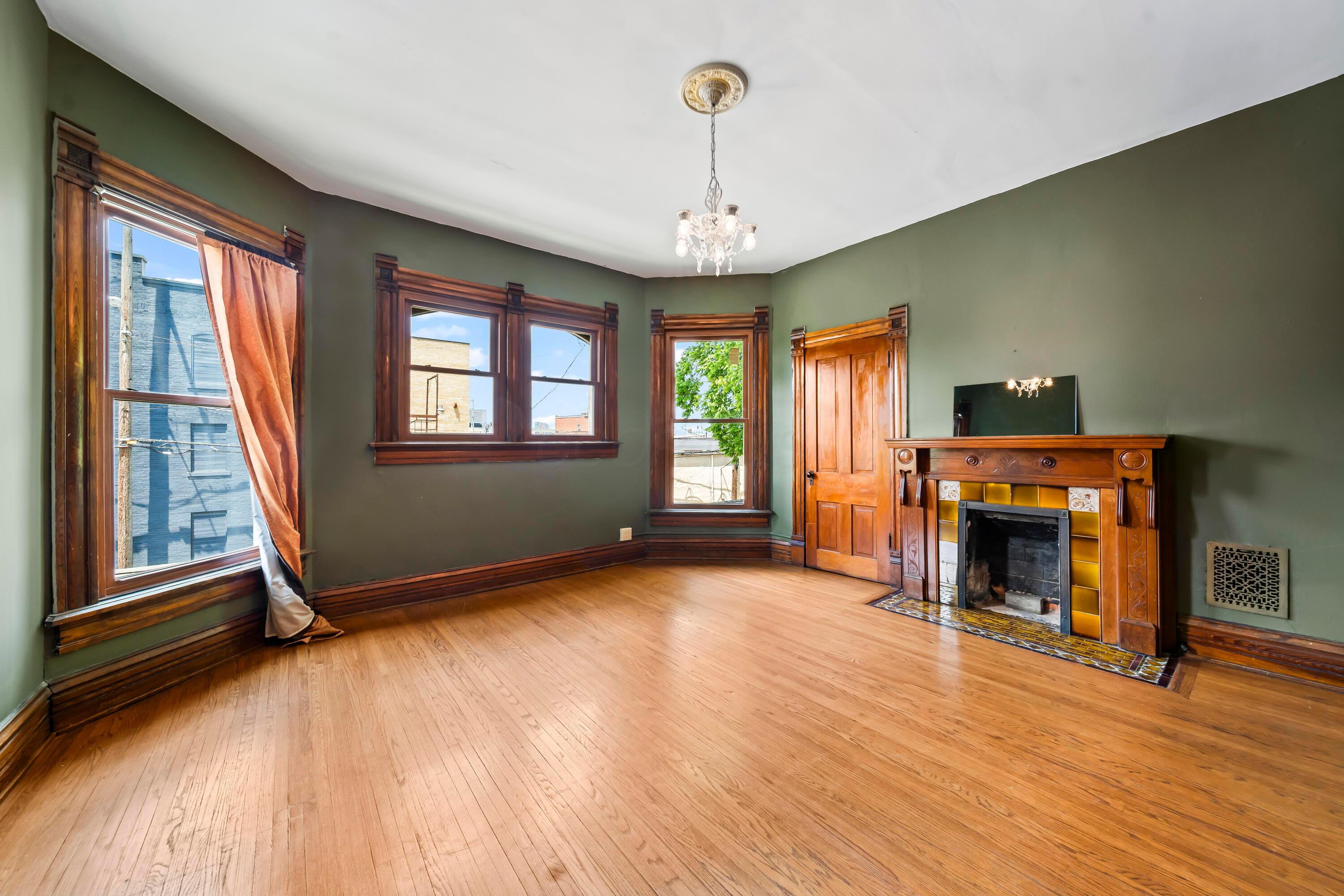 Columbus, Ohio, 43205, United States, 4 Bedrooms Bedrooms, ,3 BathroomsBathrooms,Residential,For Sale,1866885
