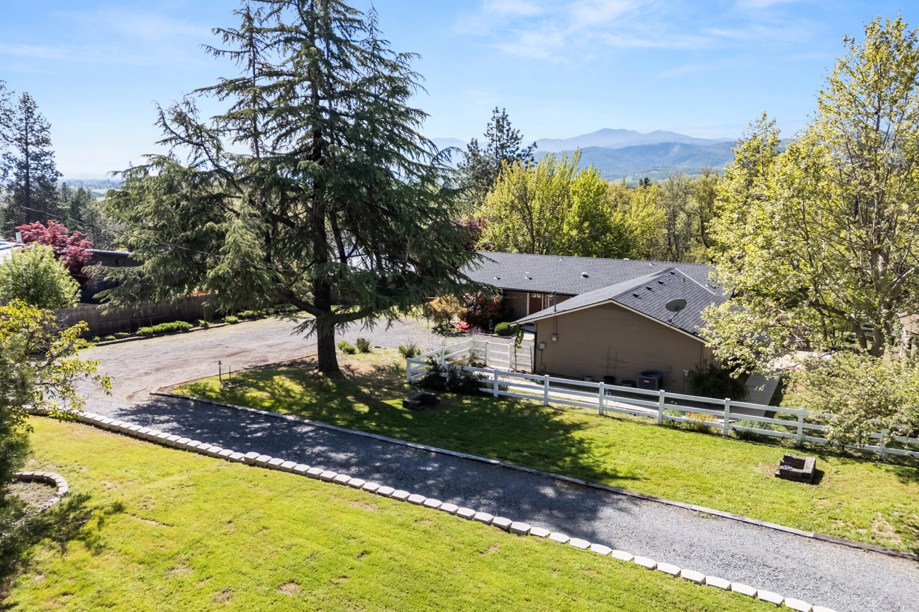 3583 Ross Lane Central Point, OR 97502 - 物件實景
