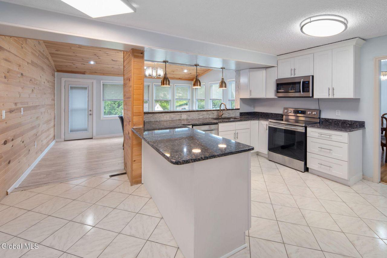 Guilderland, New York, 12303, United States, 4 Bedrooms Bedrooms, ,3 BathroomsBathrooms,Residential,For Sale,1891767