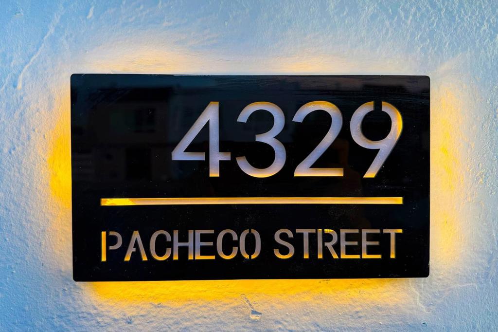 San Francisco, California, 94116, United States, 4 Bedrooms Bedrooms, ,4 BathroomsBathrooms,Residential,For Sale,2014062