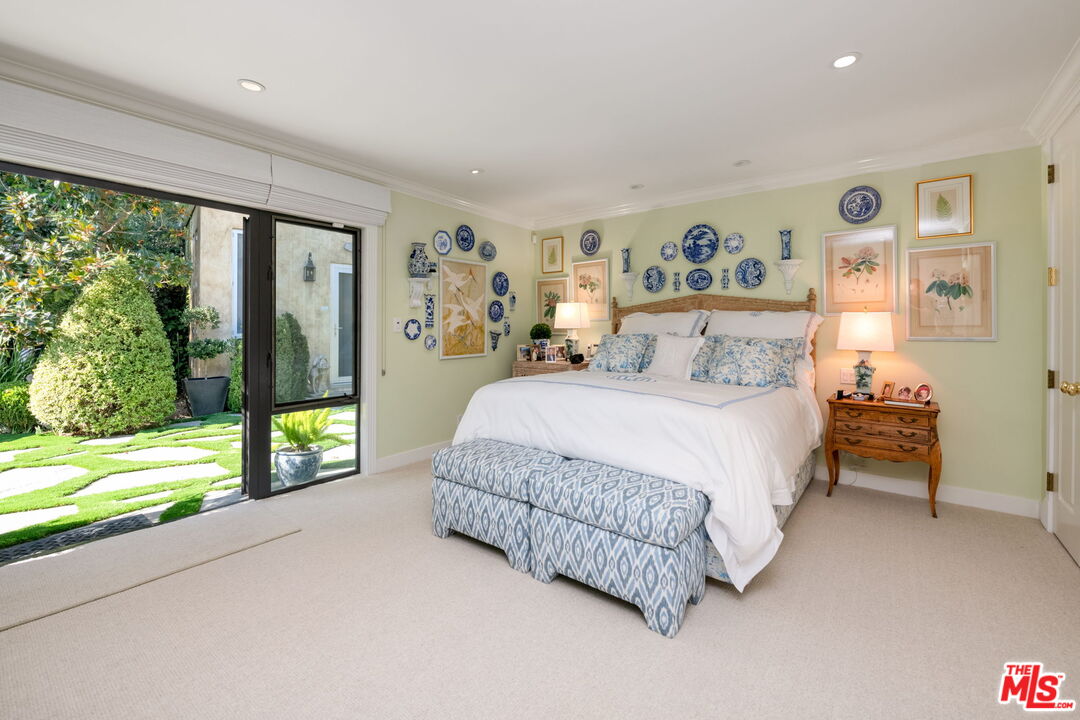 Los Angeles, California, 90049, United States, 4 Bedrooms Bedrooms, ,1 BathroomBathrooms,Residential,For Sale,1991602