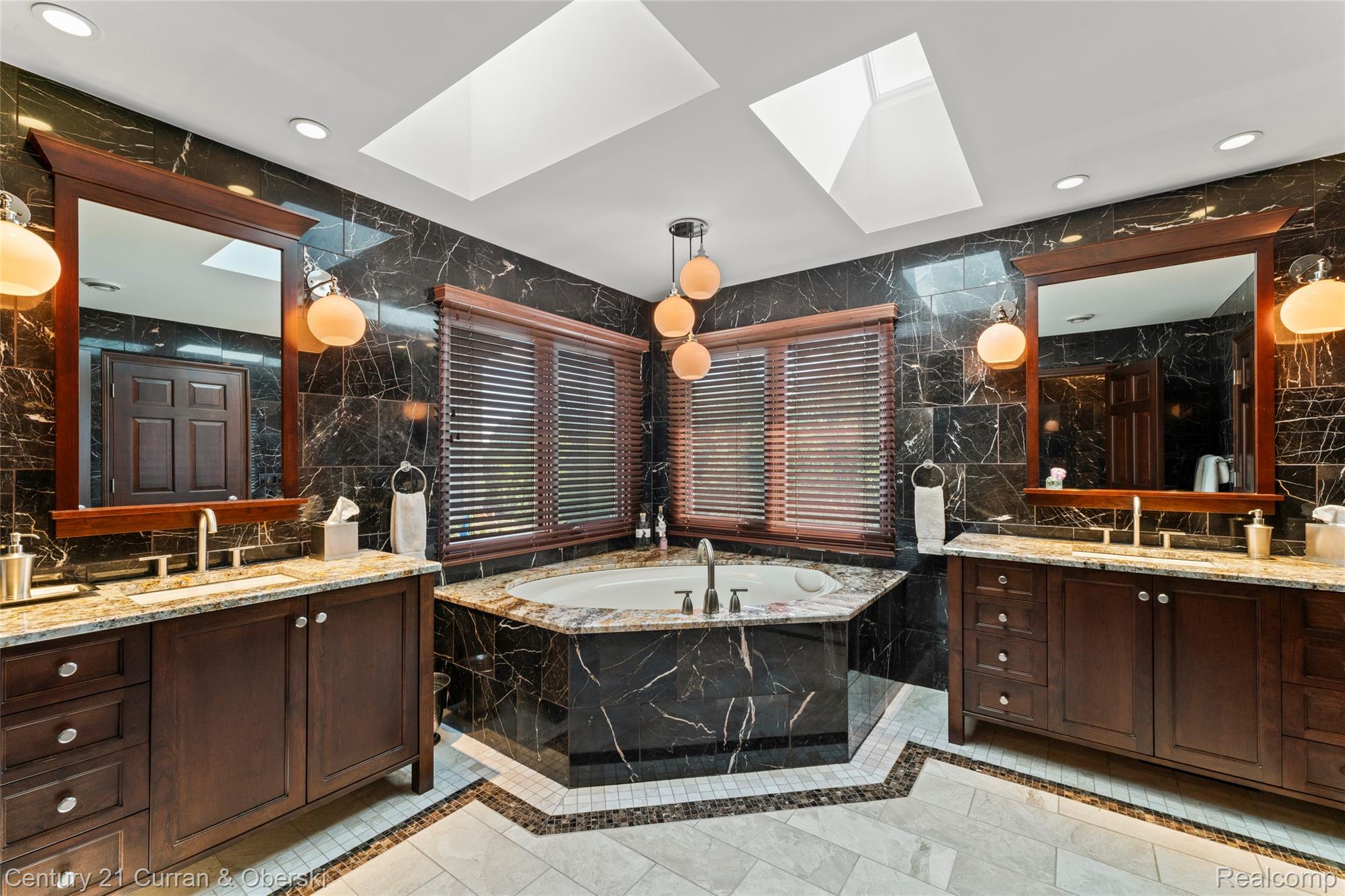 Commerce Charter Township, Michigan, 48382, United States, 4 Bedrooms Bedrooms, ,5 BathroomsBathrooms,Residential,For Sale,1974674