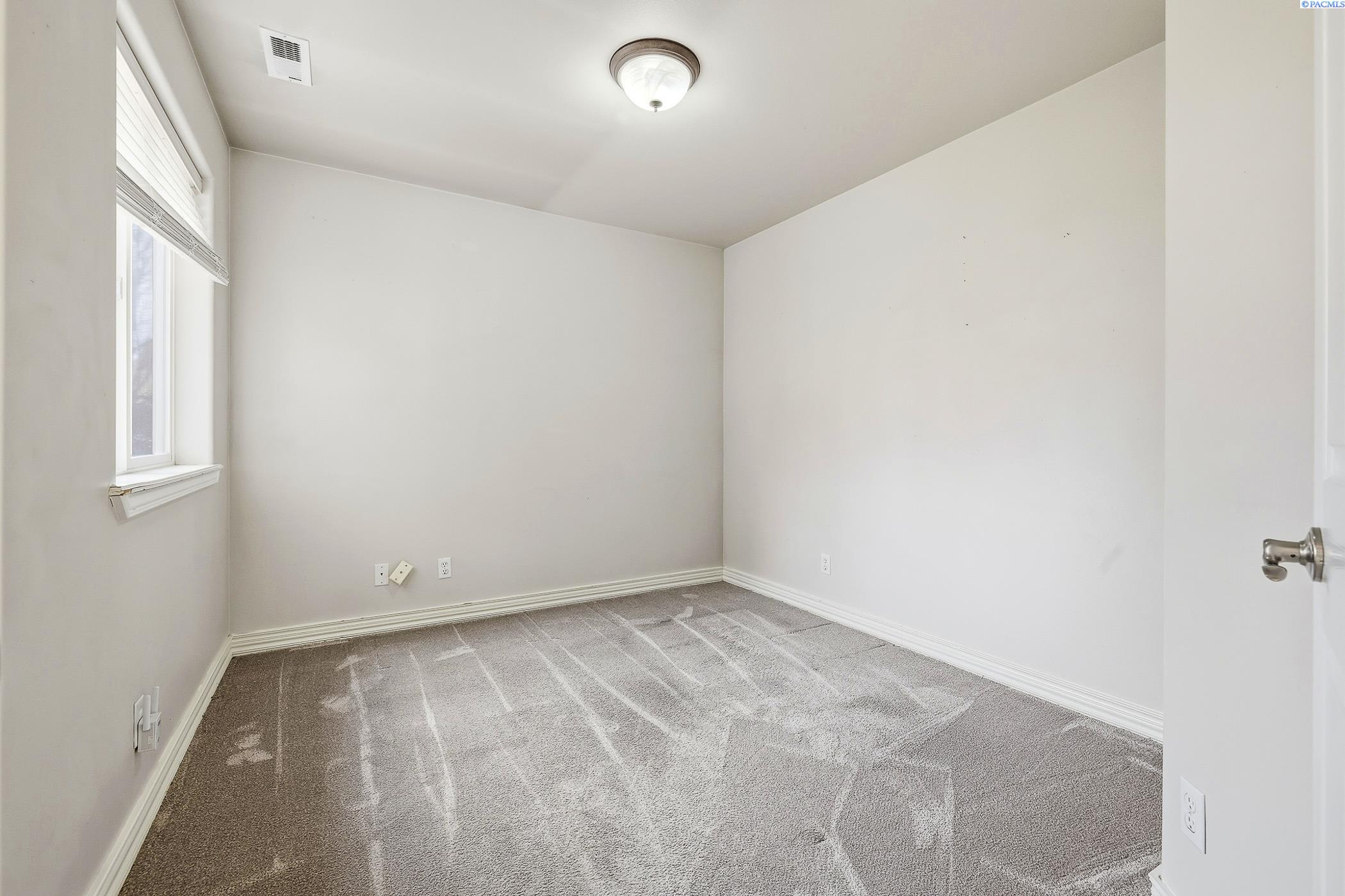 Pasco, Washington, 99301, United States, 3 Bedrooms Bedrooms, ,3 BathroomsBathrooms,Residential,For Sale,1998490