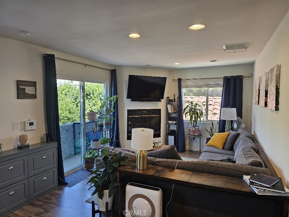 Los Angeles, California, 90019, United States, ,Residential,For Sale,2022270