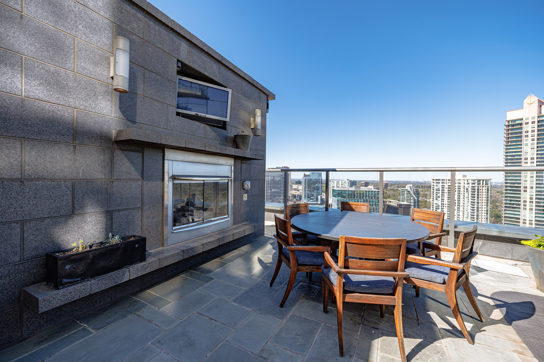  Exceptional One Bedroom Corner Residence with Sweeping Skyline Views - 物件實景