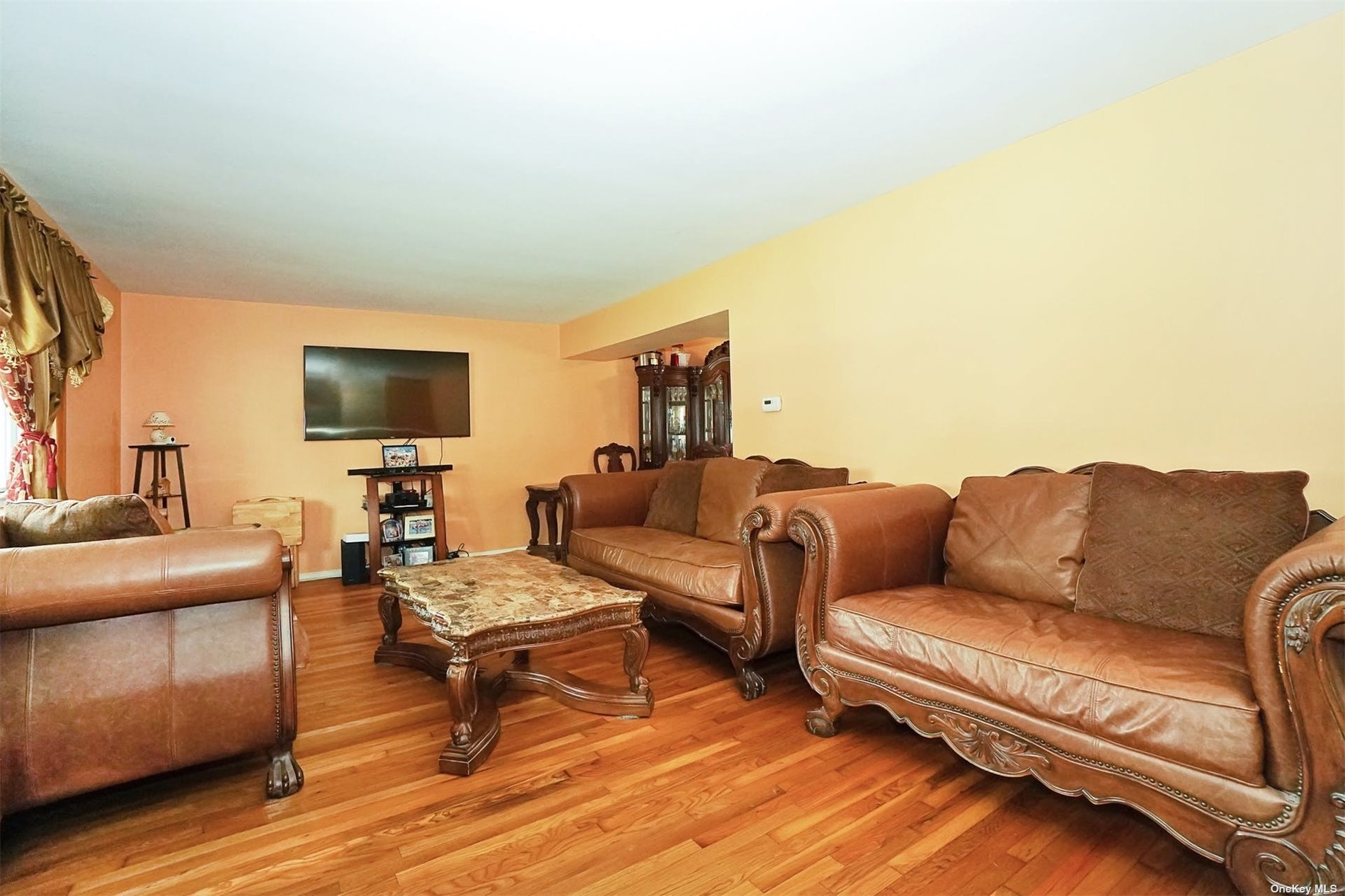 18 Cayuga Place, Commack, New York, 11725, United States, 3 Bedrooms Bedrooms, ,2 BathroomsBathrooms,Residential,For Sale,18 Cayuga Place,1435413