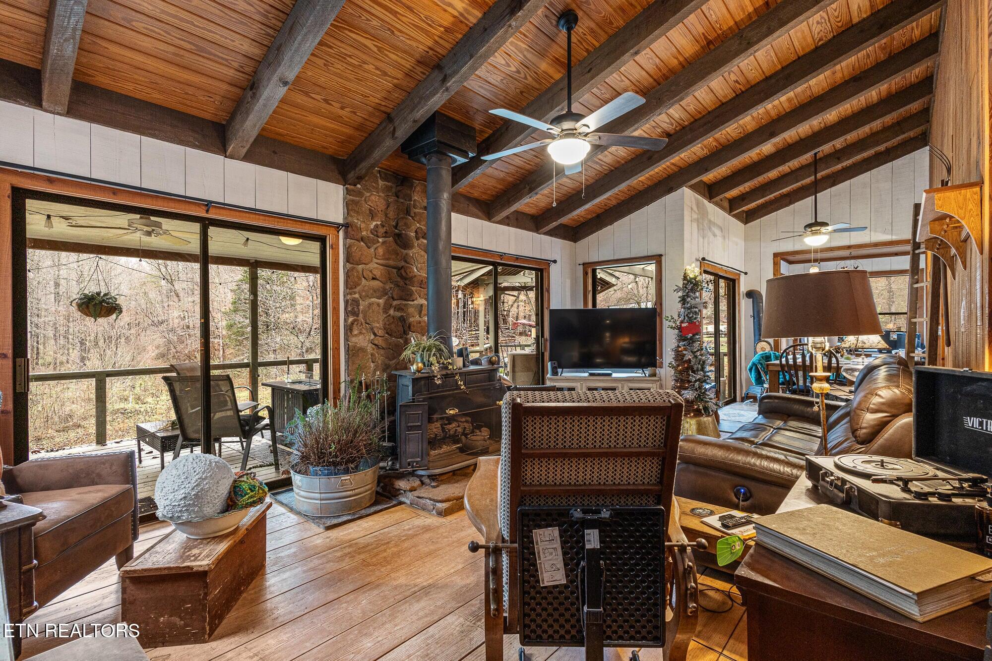 Englewood, Tennessee, 37329, United States, 2 Bedrooms Bedrooms, ,3 BathroomsBathrooms,Residential,For Sale,2002441