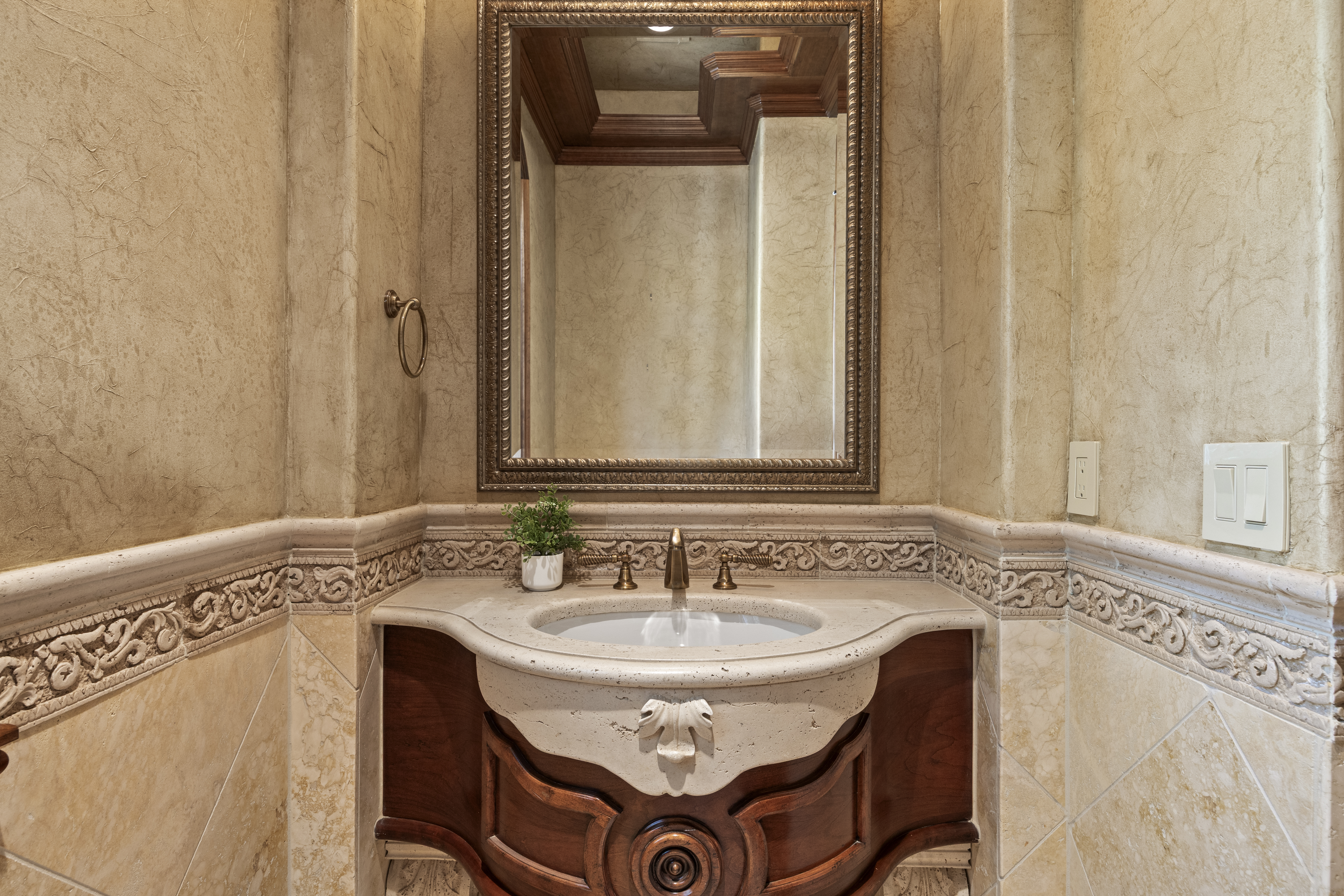  Award-Winning Tuscan-Inspired Estate - 物件實景