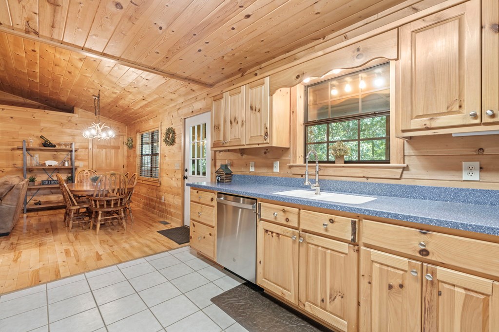 Blue Ridge, Georgia, 30513, United States, 3 Bedrooms Bedrooms, ,3 BathroomsBathrooms,Residential,For Sale,1980618