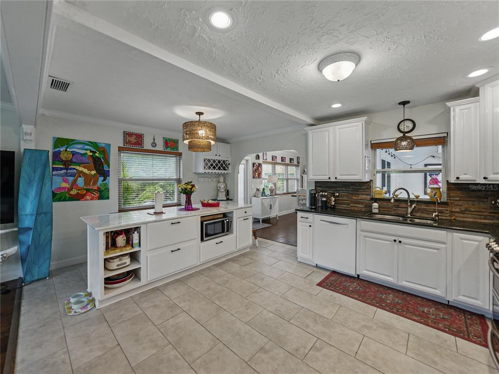 Gulfport, Florida, 33707, United States, 3 Bedrooms Bedrooms, ,3 BathroomsBathrooms,Residential,For Sale,1846647