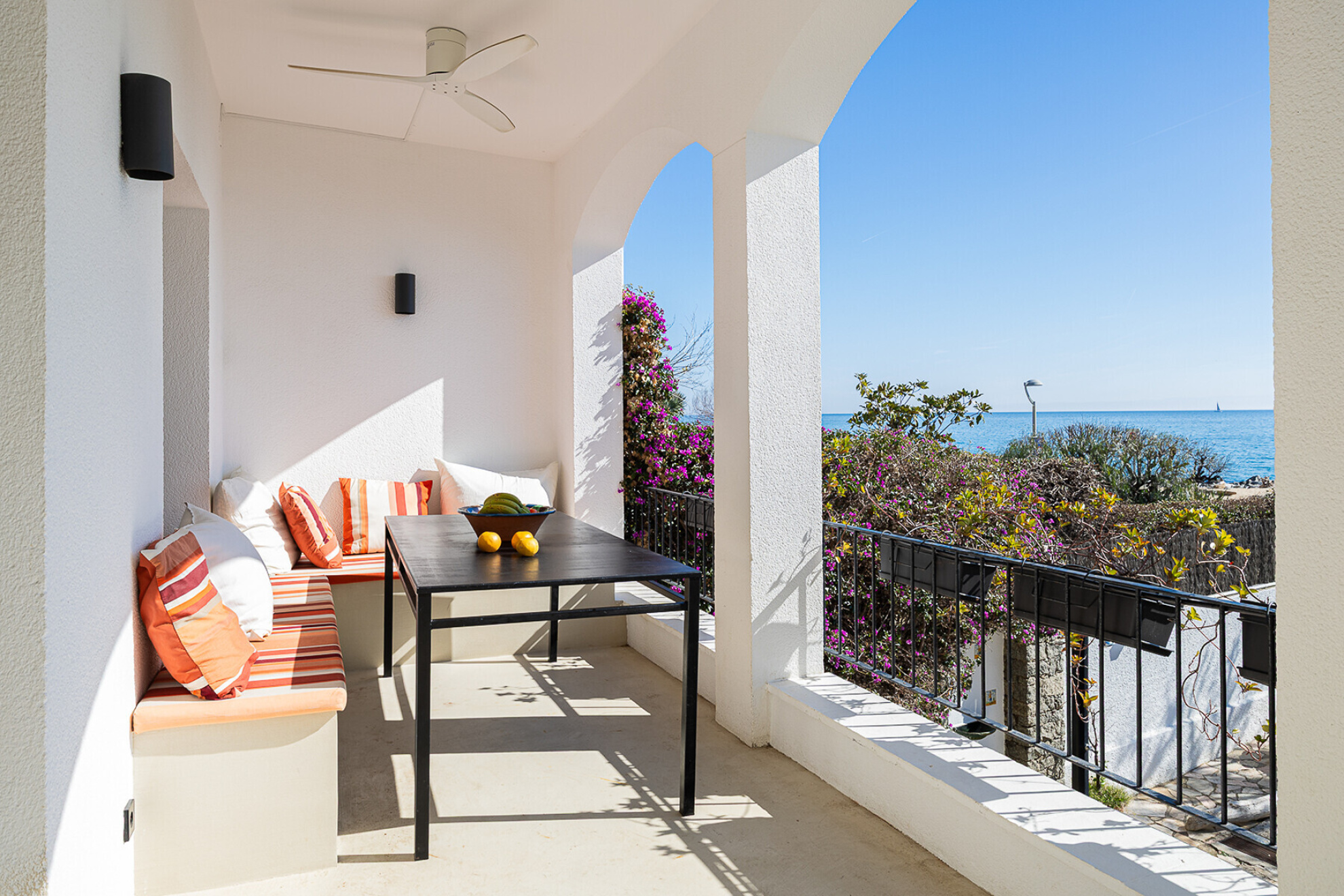  House on the seafront with tourist license, Caldes d