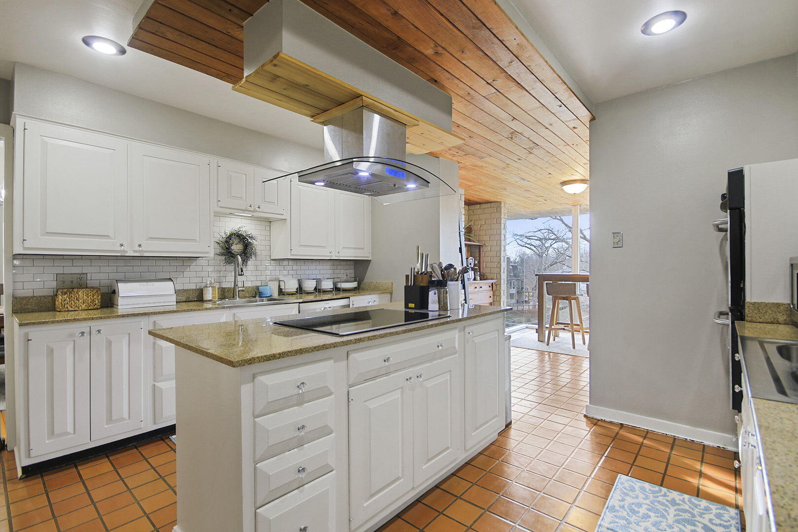 MOBERLY, Missouri, 65270, United States, 5 Bedrooms Bedrooms, ,5 BathroomsBathrooms,Residential,For Sale,2009284