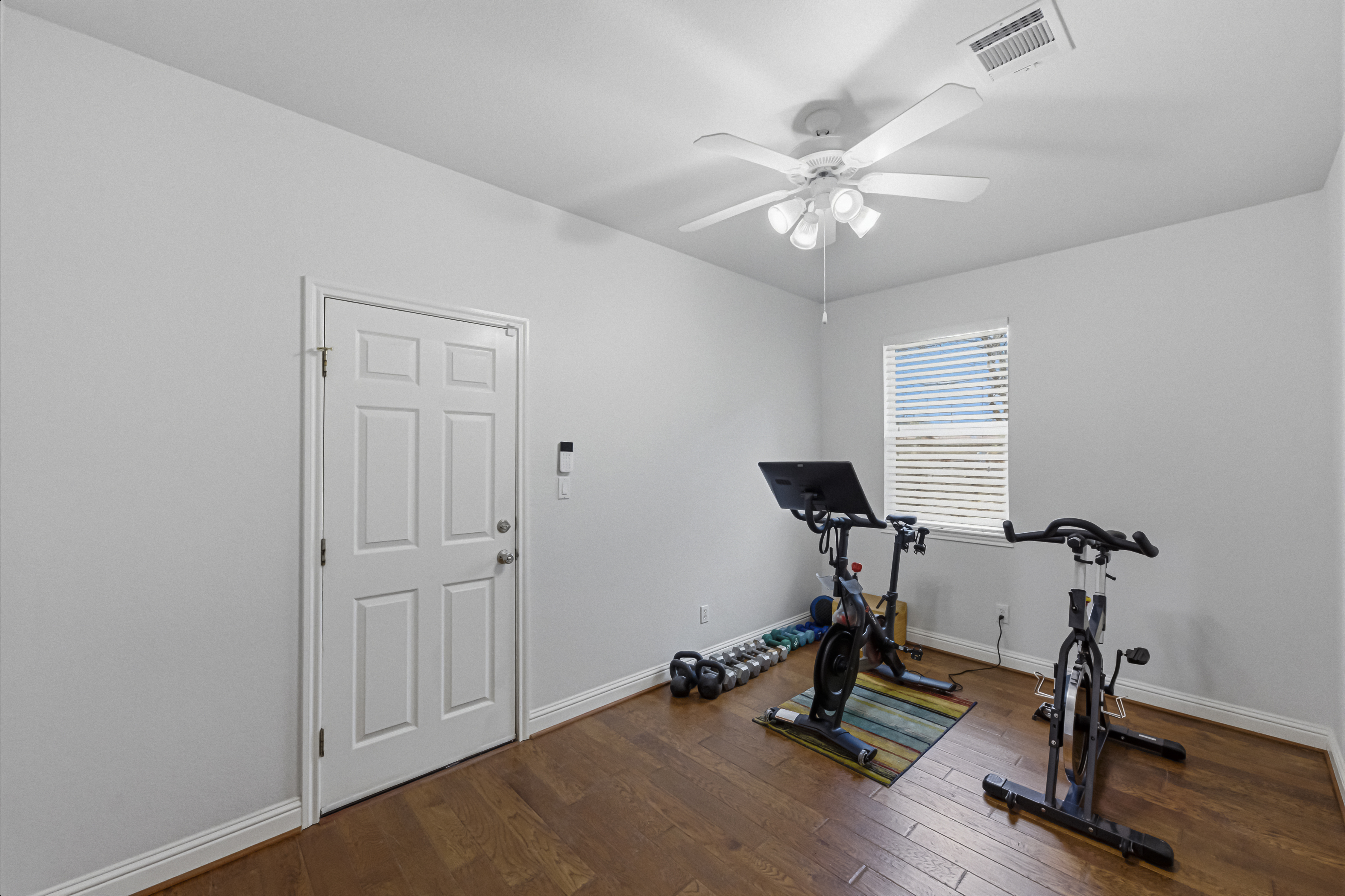  Single-Story Retreat on One Acre with Close Proximity to Private Schools - 物件實景