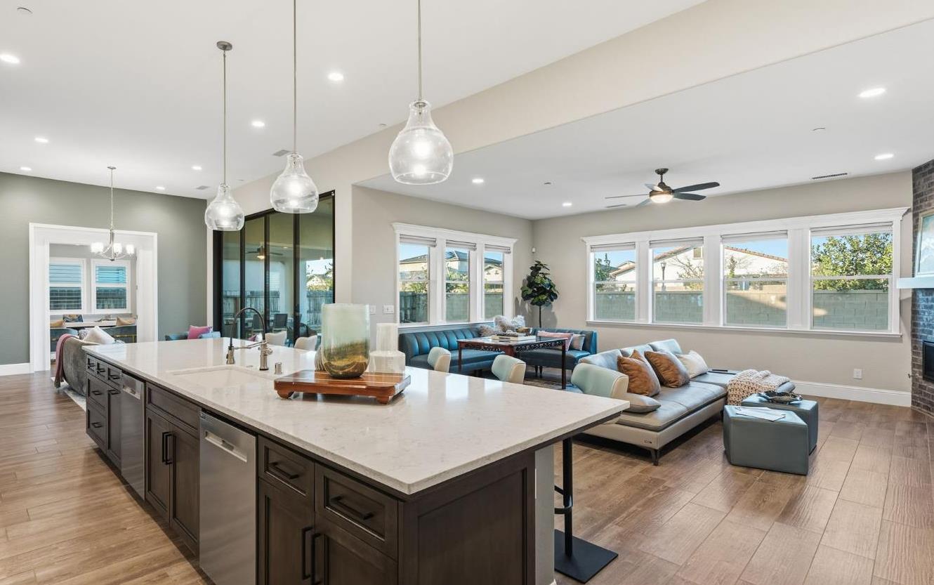 Clovis, California, 93619, United States, 4 Bedrooms Bedrooms, ,4 BathroomsBathrooms,Residential,For Sale,2010816