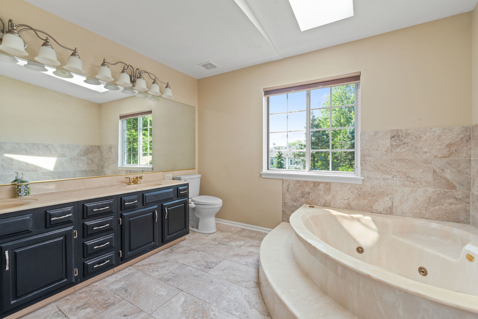 Carol Stream, Illinois, 60188, United States, 4 Bedrooms Bedrooms, ,4 BathroomsBathrooms,Residential,For Sale,1903494