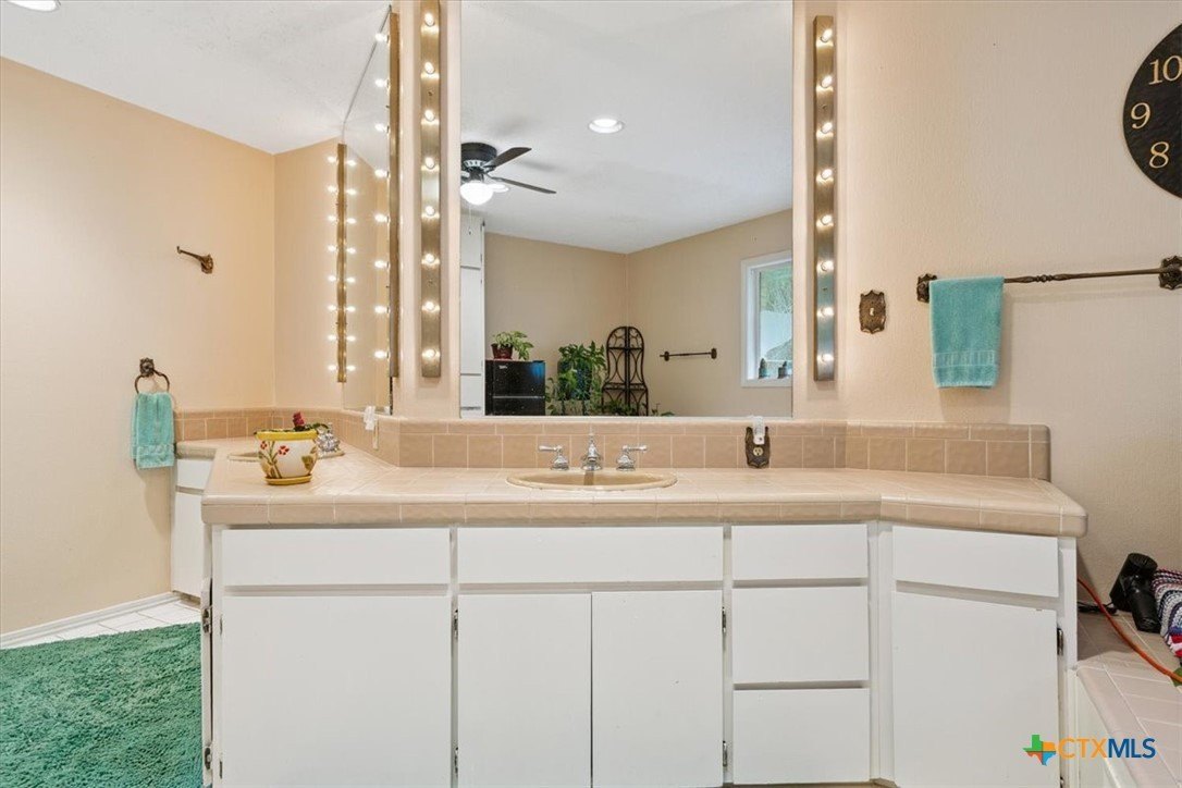 Salado, Texas, 76571, United States, 3 Bedrooms Bedrooms, ,3 BathroomsBathrooms,Residential,For Sale,1976351