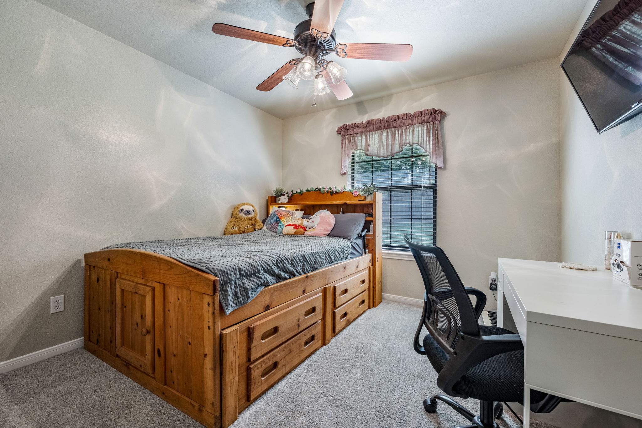  Charming South Temple Home  Mature Trees  Spacious Layout - 物件實景