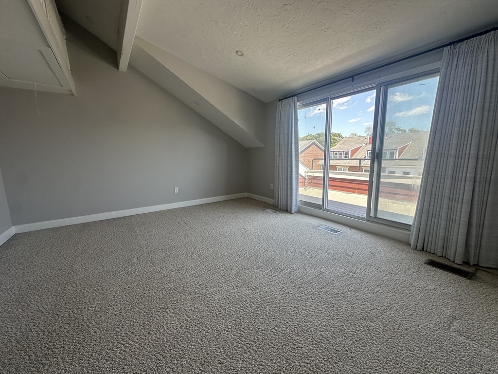 Quincy, Massachusetts, 02171, United States, 2 Bedrooms Bedrooms, ,3 BathroomsBathrooms,Residential,For Sale,1866744