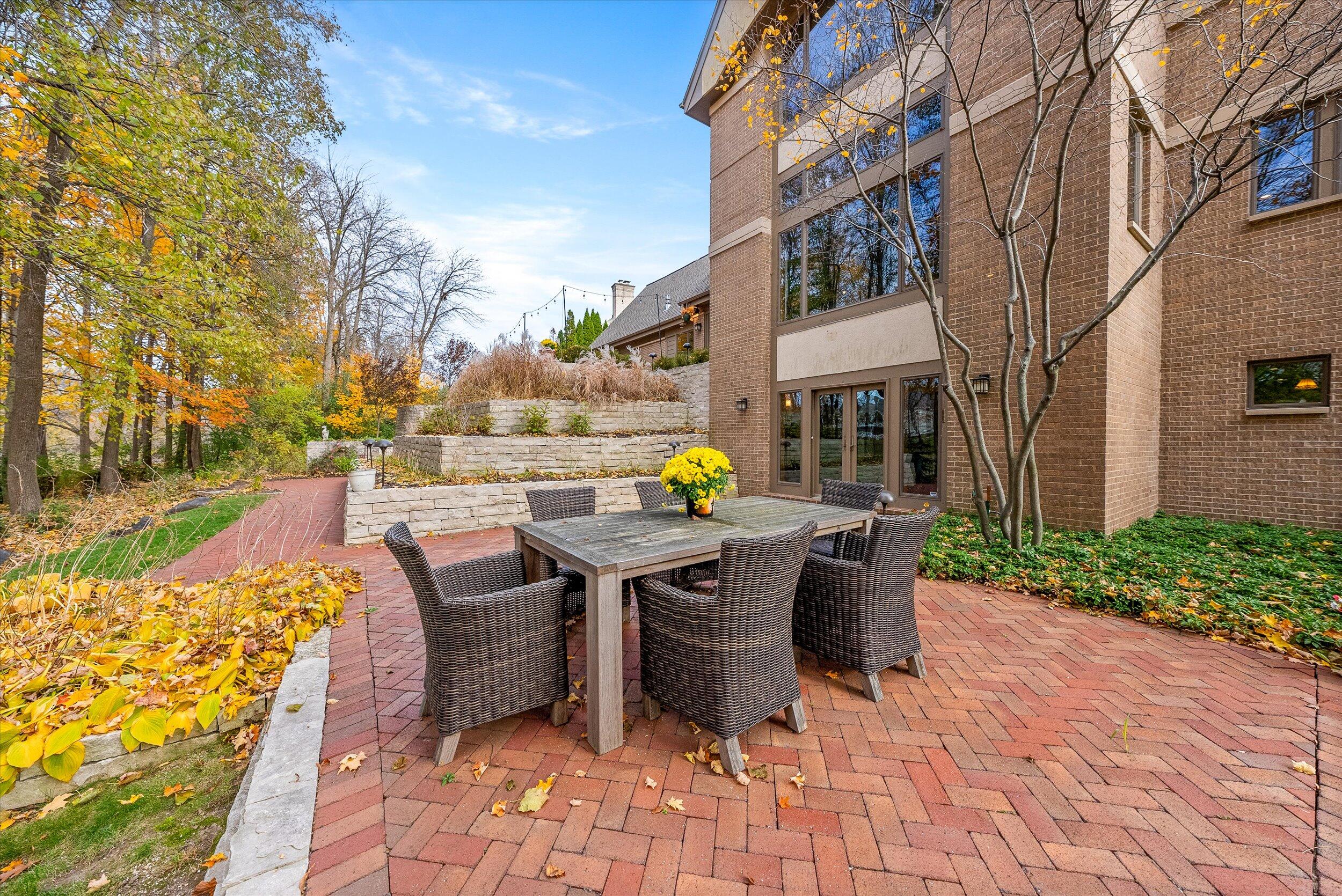 Grafton, Wisconsin, 53024, United States, 4 Bedrooms Bedrooms, ,6 BathroomsBathrooms,Residential,For Sale,1989565