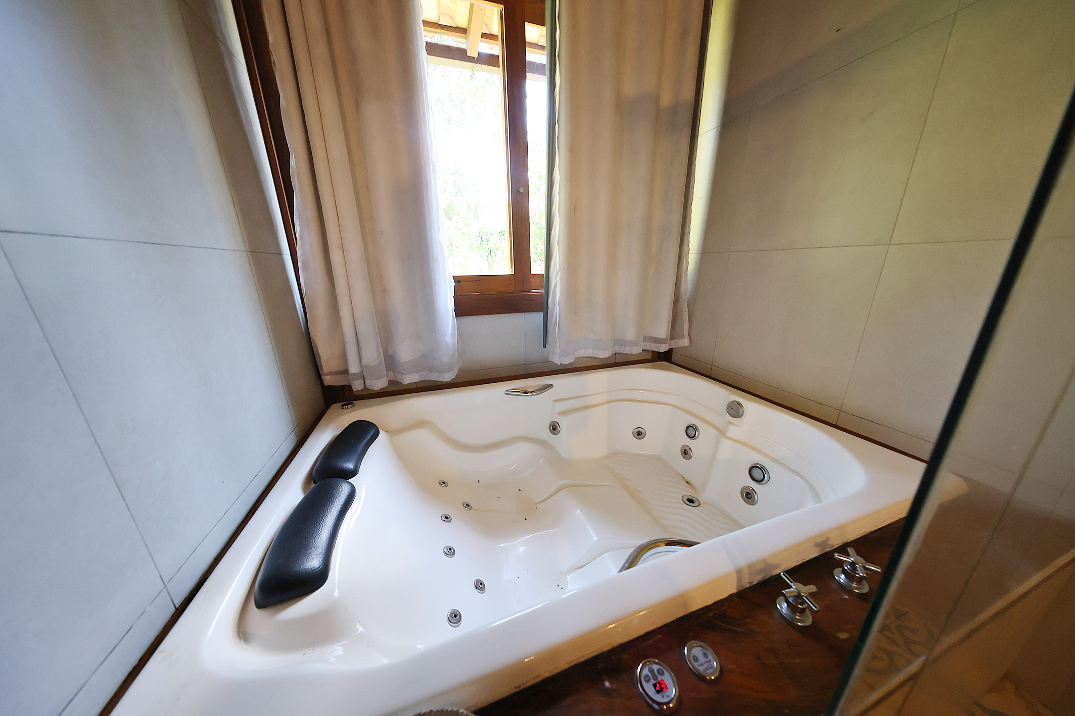  Private retreat surrounded by nature with two residences and mountain views - 物件實景