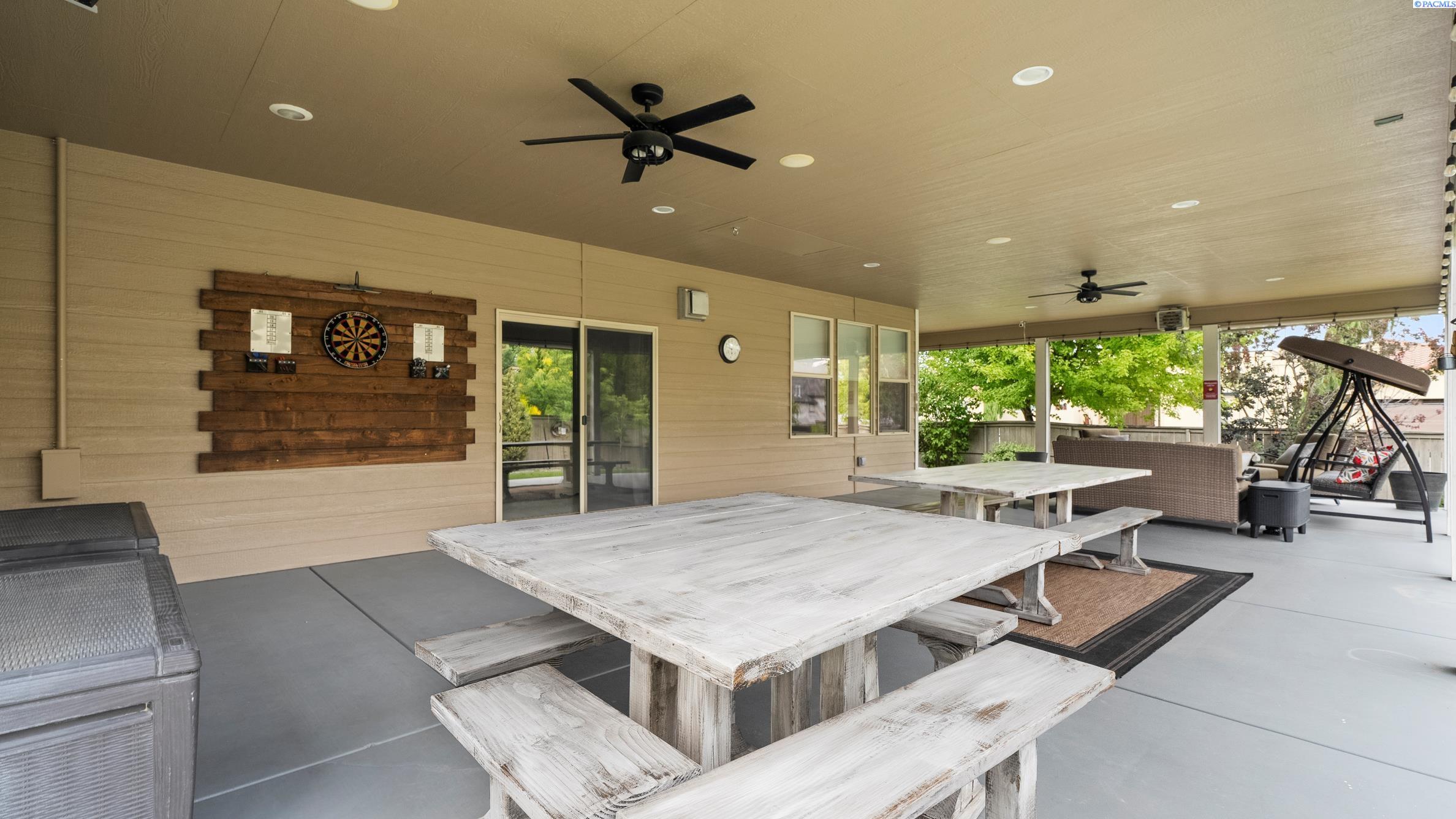 Kennewick, Washington, 99338, United States, 4 Bedrooms Bedrooms, ,3 BathroomsBathrooms,Residential,For Sale,1907298