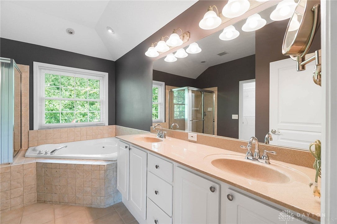 Dayton, Ohio, 45458, United States, 5 Bedrooms Bedrooms, ,4 BathroomsBathrooms,Residential,For Sale,1975816