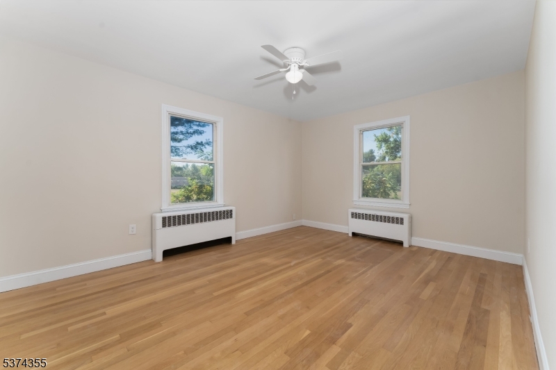 Clinton Town, New Jersey, 08809, United States, 3 Bedrooms Bedrooms, ,2 BathroomsBathrooms,Residential,For Sale,1901106