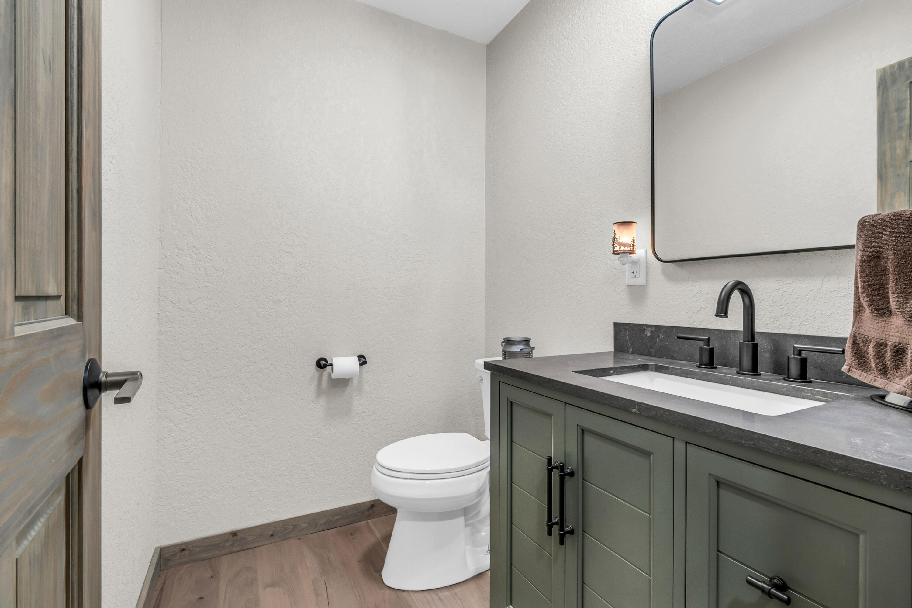 Quincy, Michigan, 49082, United States, 2 Bedrooms Bedrooms, ,3 BathroomsBathrooms,Residential,For Sale,1979767