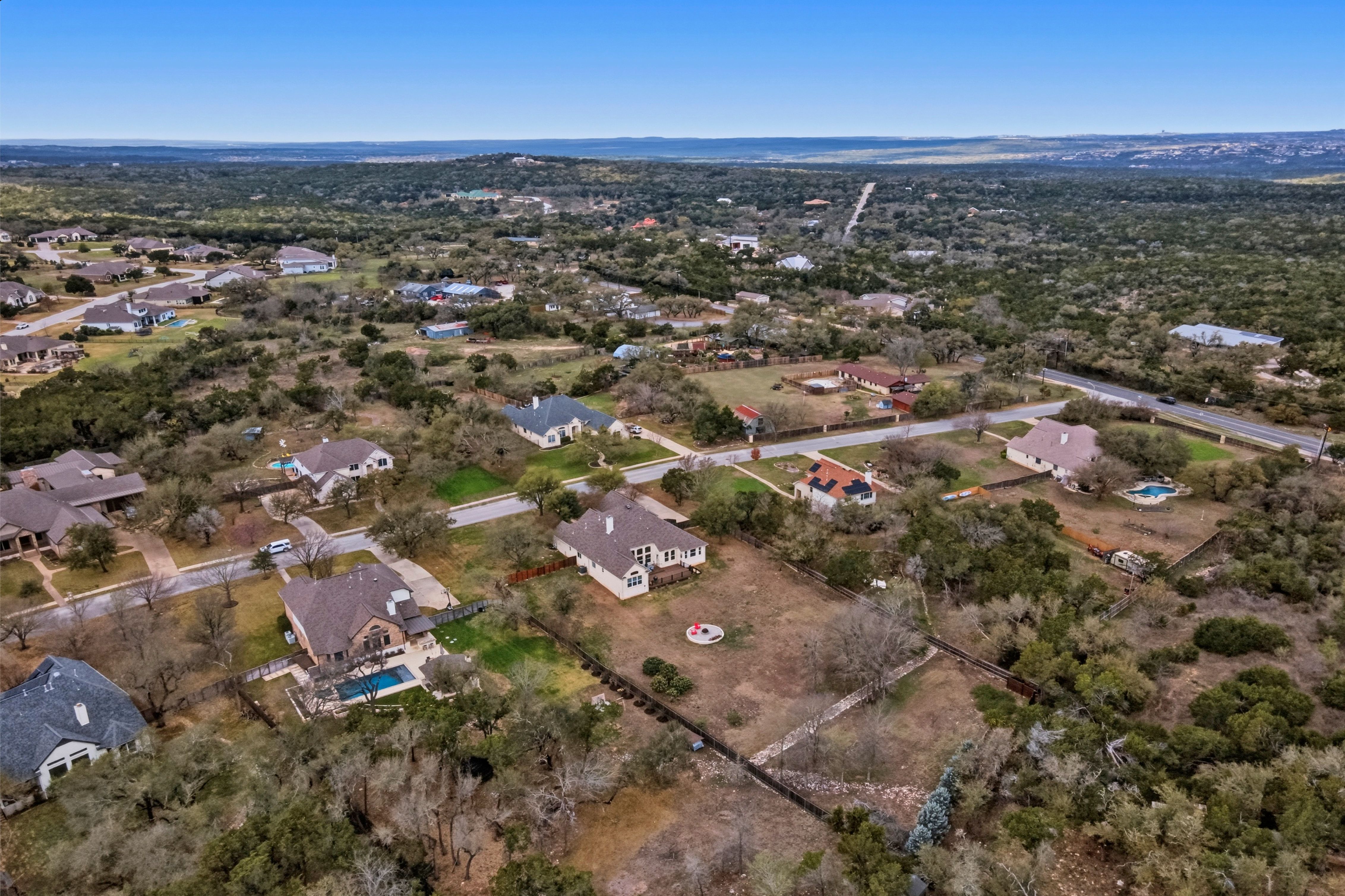  Single-Story Retreat on One Acre with Close Proximity to Private Schools - 物件實景