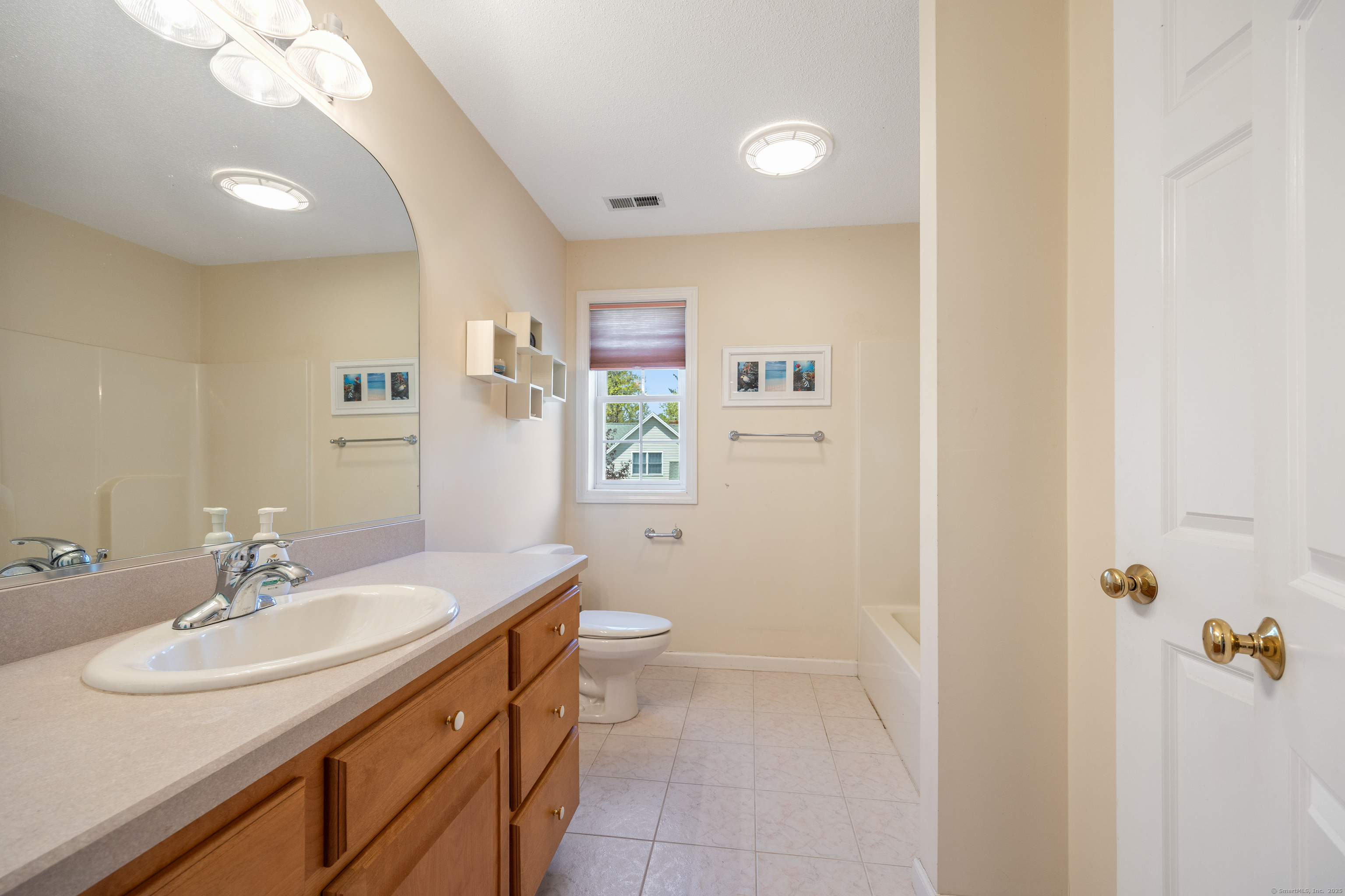 Bristol, Connecticut, 06010, United States, 3 Bedrooms Bedrooms, ,3 BathroomsBathrooms,Residential,For Sale,1804517