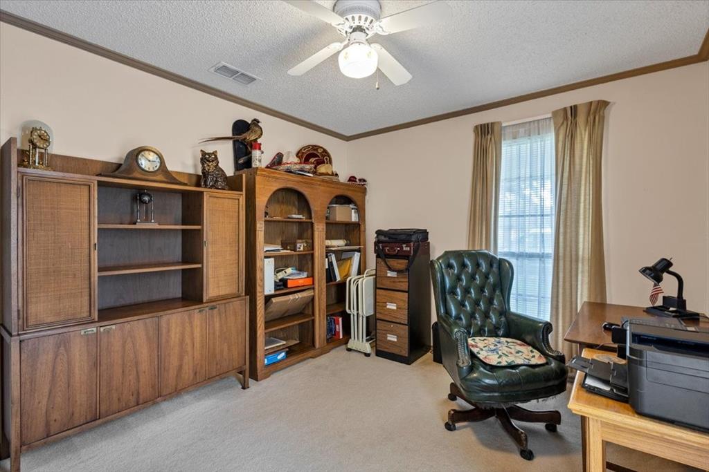 Kaufman, Texas, 75142, United States, 3 Bedrooms Bedrooms, ,2 BathroomsBathrooms,Residential,For Sale,1848066