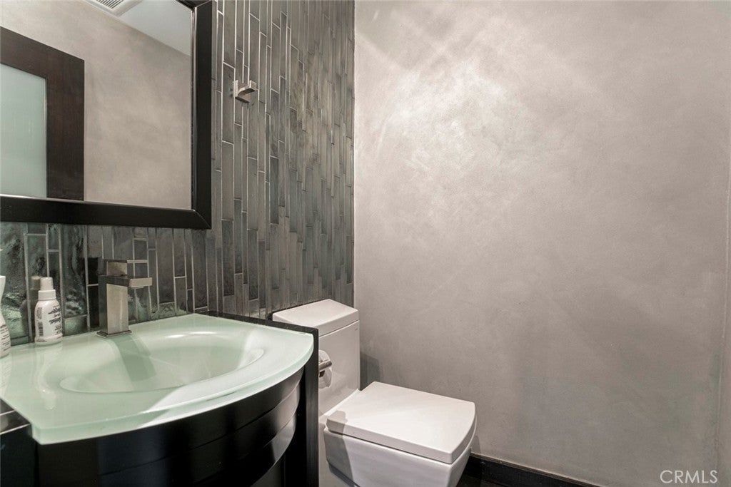 Woodland Hills, California, 91364, United States, 3 Bedrooms Bedrooms, ,3 BathroomsBathrooms,Residential,For Sale,1942330