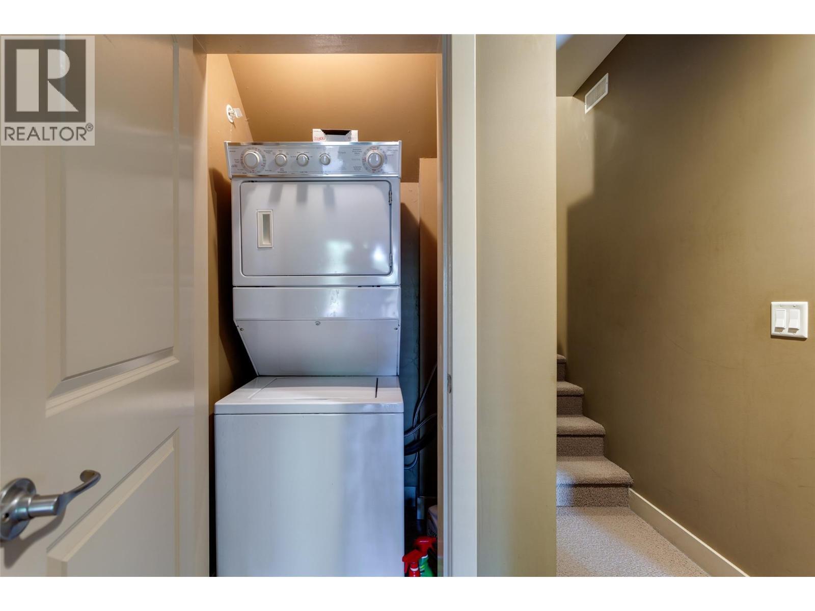 KELOWNA, British Columbia, V1V 2V9, CA, 2 Bedrooms Bedrooms, ,2 BathroomsBathrooms,Residential,For Sale,1960858