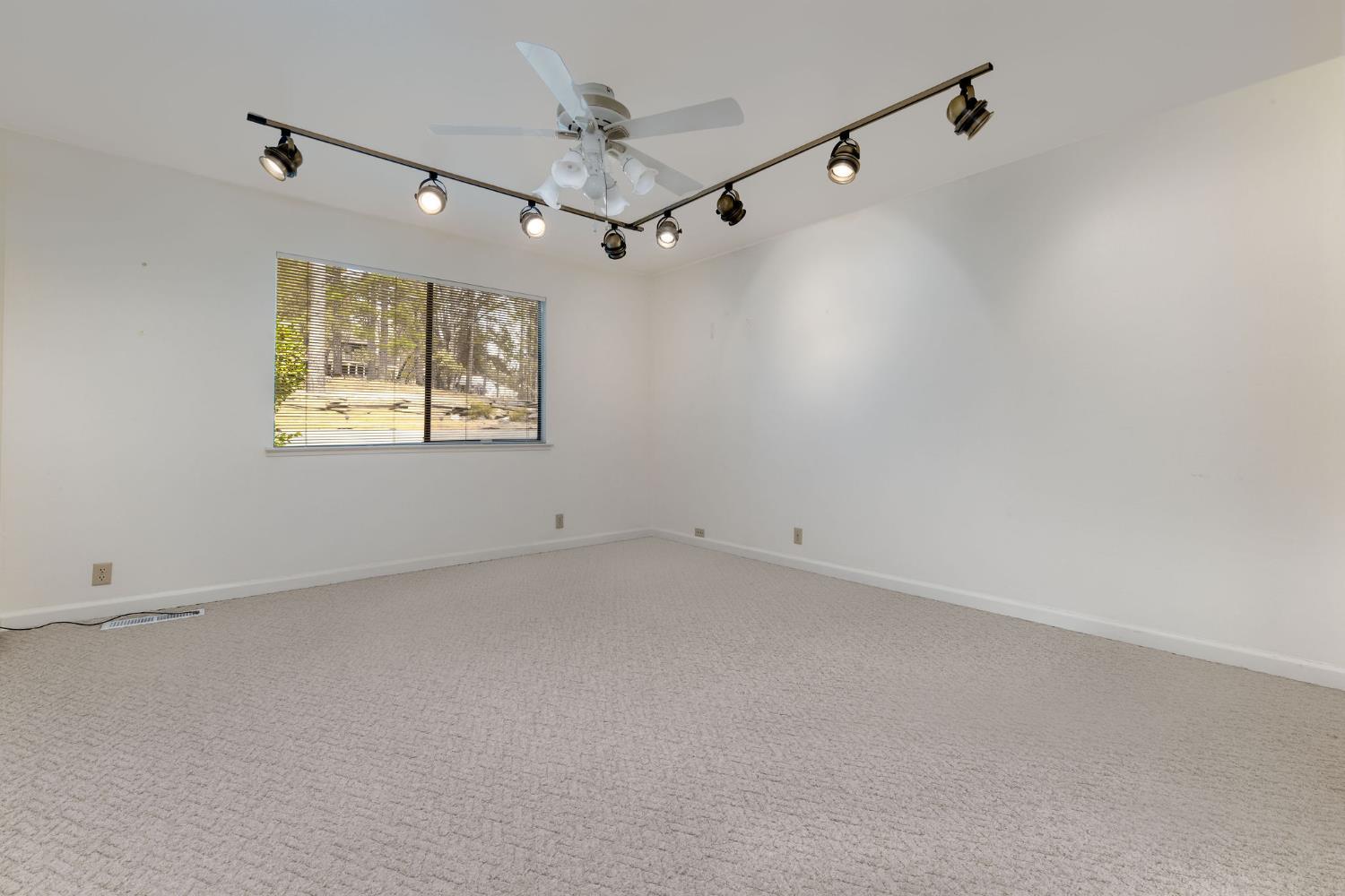 Grass Valley, California, 95949, United States, 4 Bedrooms Bedrooms, ,4 BathroomsBathrooms,Residential,For Sale,2015121