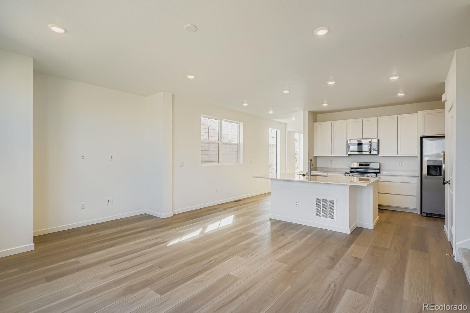 Thornton, Colorado, 80602, United States, 3 Bedrooms Bedrooms, ,2 BathroomsBathrooms,Residential,For Sale,1919663