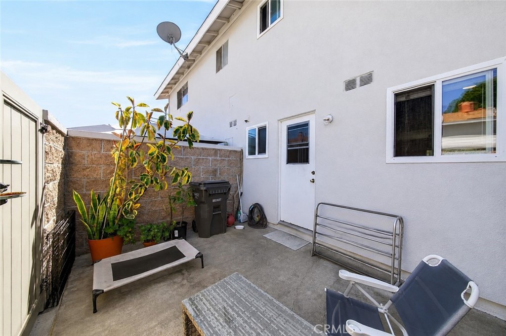 Huntington Beach, California, 92646, United States, 2 Bedrooms Bedrooms, ,2 BathroomsBathrooms,Residential,For Sale,2048347