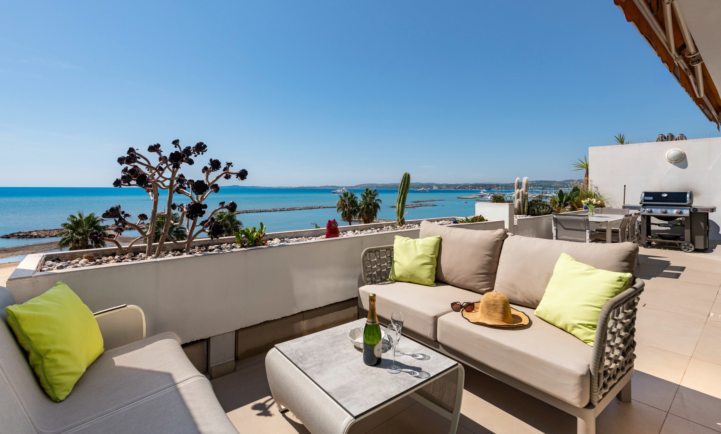  Saint Laurent du Var, 88 sqm two bedroom penthouse with 115 sqm of terraces and… - 物件實景