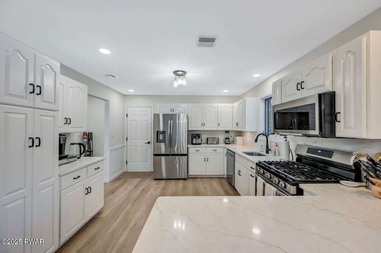 Lords Valley, Pennsylvania, 18428, United States, 6 Bedrooms Bedrooms, ,3 BathroomsBathrooms,Residential,For Sale,2001480