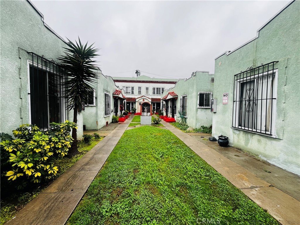 Los Angeles, California, 90003, United States, 12 Bedrooms Bedrooms, ,Residential,For Sale,2009676