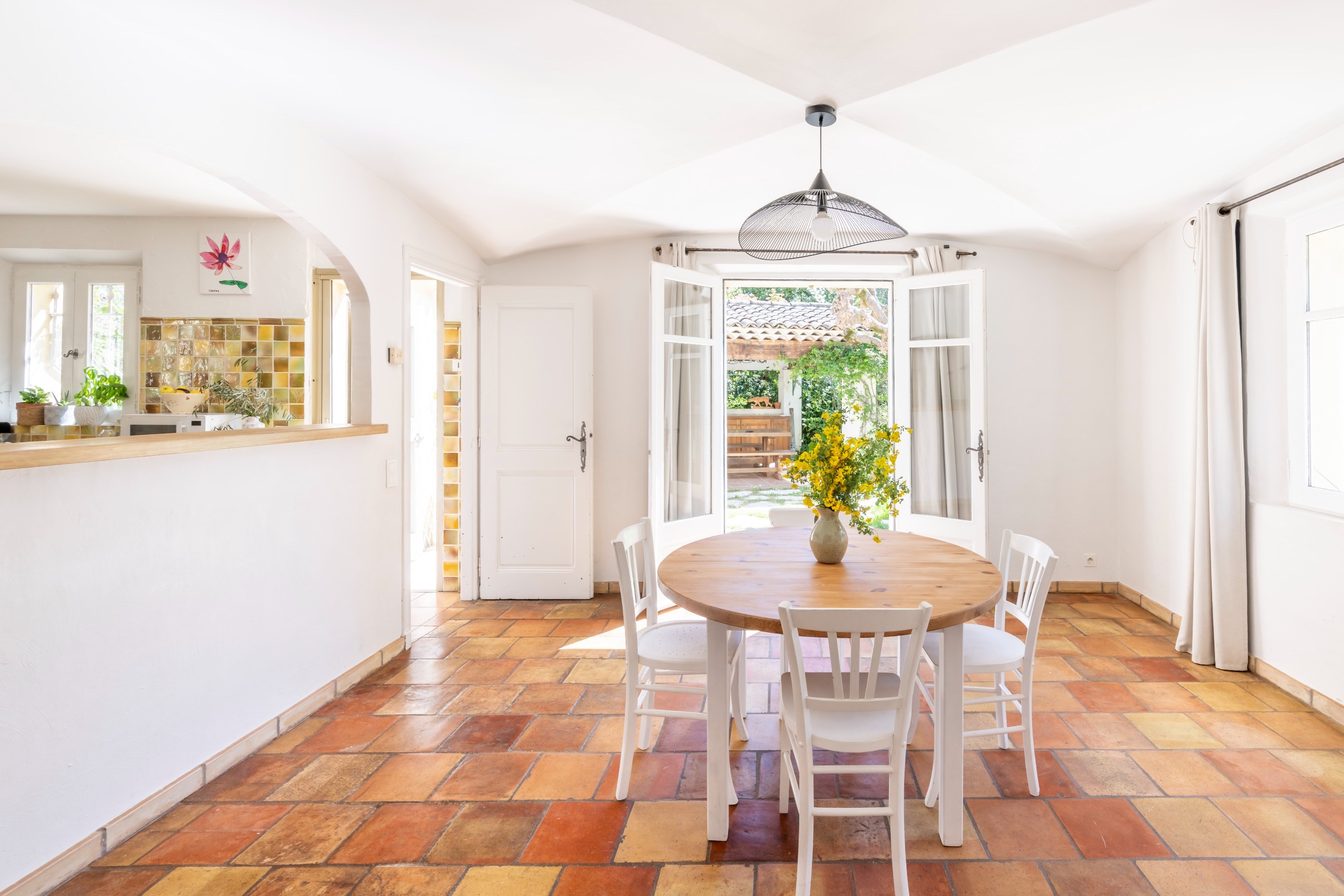  Provençal villa with pool and development potential in Roquefort les Pins near … - 物件實景