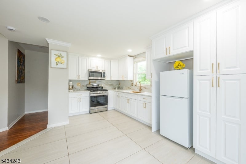 Wanaque Boro, New Jersey, 07420, United States, 4 Bedrooms Bedrooms, ,2 BathroomsBathrooms,Residential,For Sale,2049267